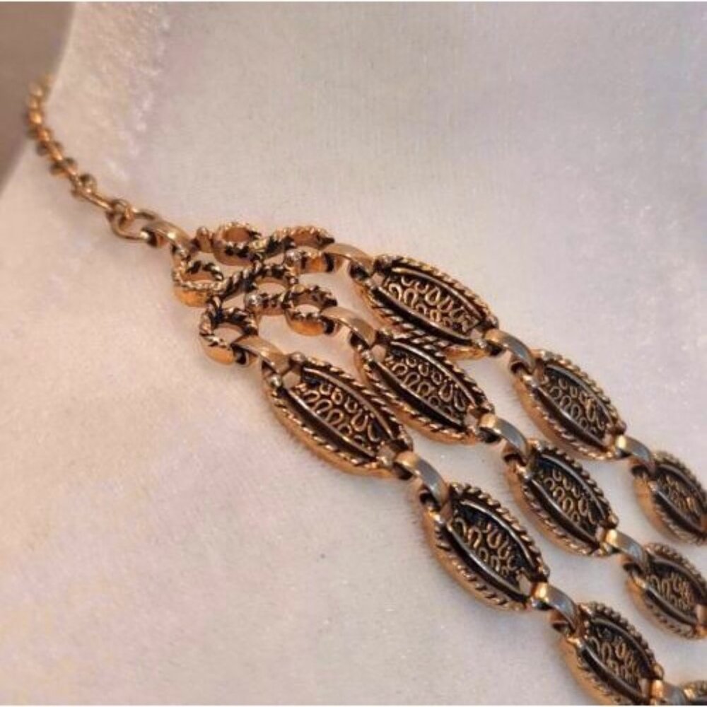 Vintage Sarah Coventry Desert Flowers Three-Strand Gold Tone Necklace - Picture 4 of 9